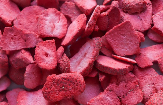 Crunchy freeze-dried strawberry slices 100% fruit, no added sugar, no preservatives